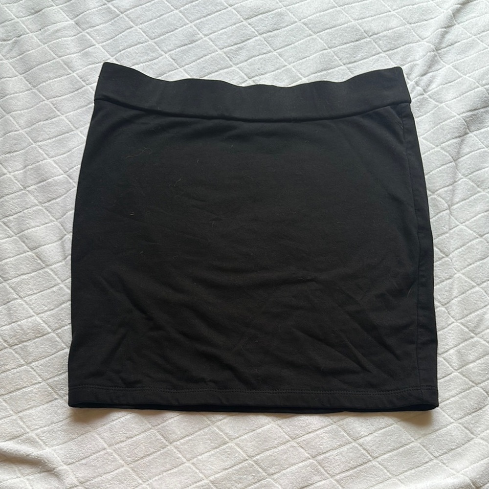 F21 black mini skirt